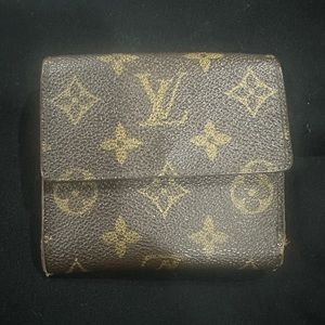 Authentic Louis Vuitton wallet.  Good condition. minor callouts.